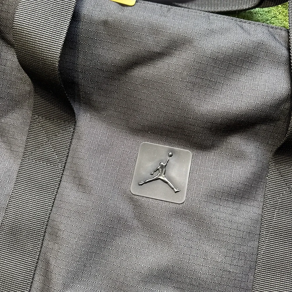 New NIKE JORDAN Cordura Franchise Logo Duffel Bag Dark Smoke Grey MA0900-G9Q NWT